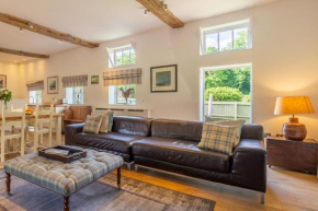 Stylish luxury cottage in historic country estate - Belchamp Hall Coach House